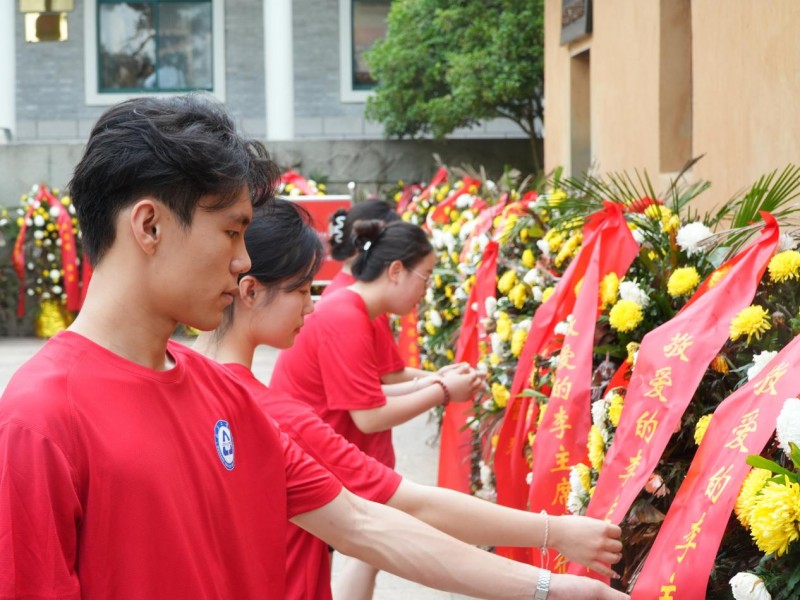 耀世娱乐-武昌工学院：故里瞻红迹，艺绘党心传