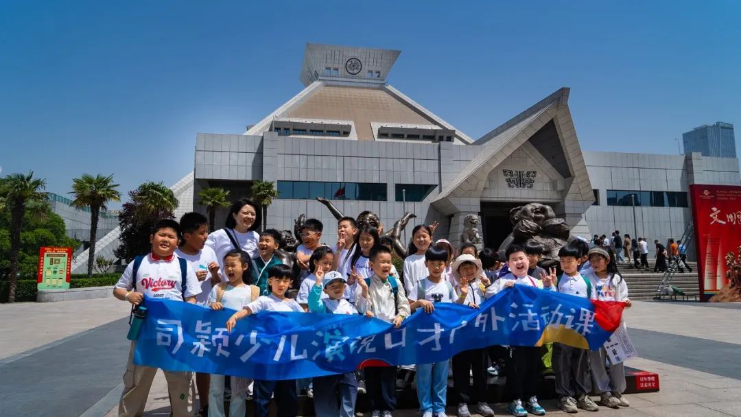 耀世娱乐-“文明赓续·古今交融——许鸿飞雕塑世界巡展·郑州站”在河南博物院开幕