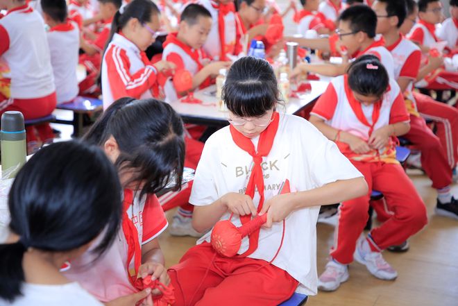 国粹传承润童心 百草飘香护健康 第二届“同仁堂药王节”走进北京市中小学校园