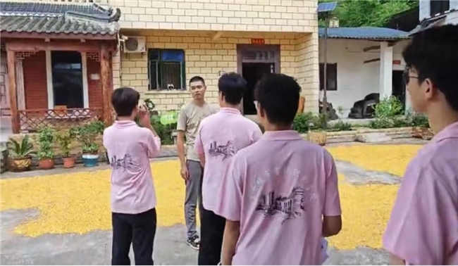 耀世娱乐-“乡”约铜梁，遇“践”青春 ——“灯塔”志愿服务队